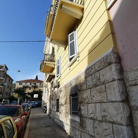 Apartman Cherry Split