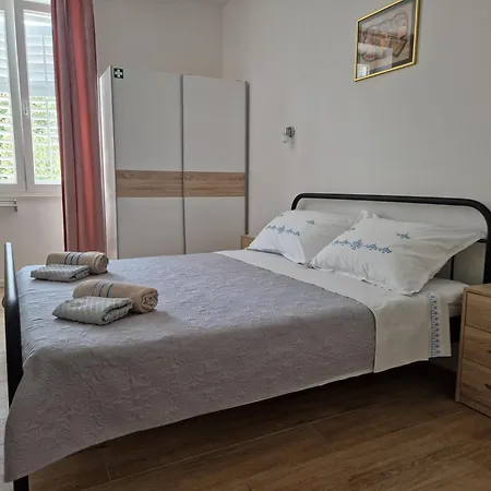 Apartman Cherry Split